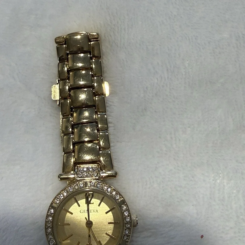Geneva Women's Gold Tone Crystal Bezel Bracelet Watch w/ Box Extra Links Works